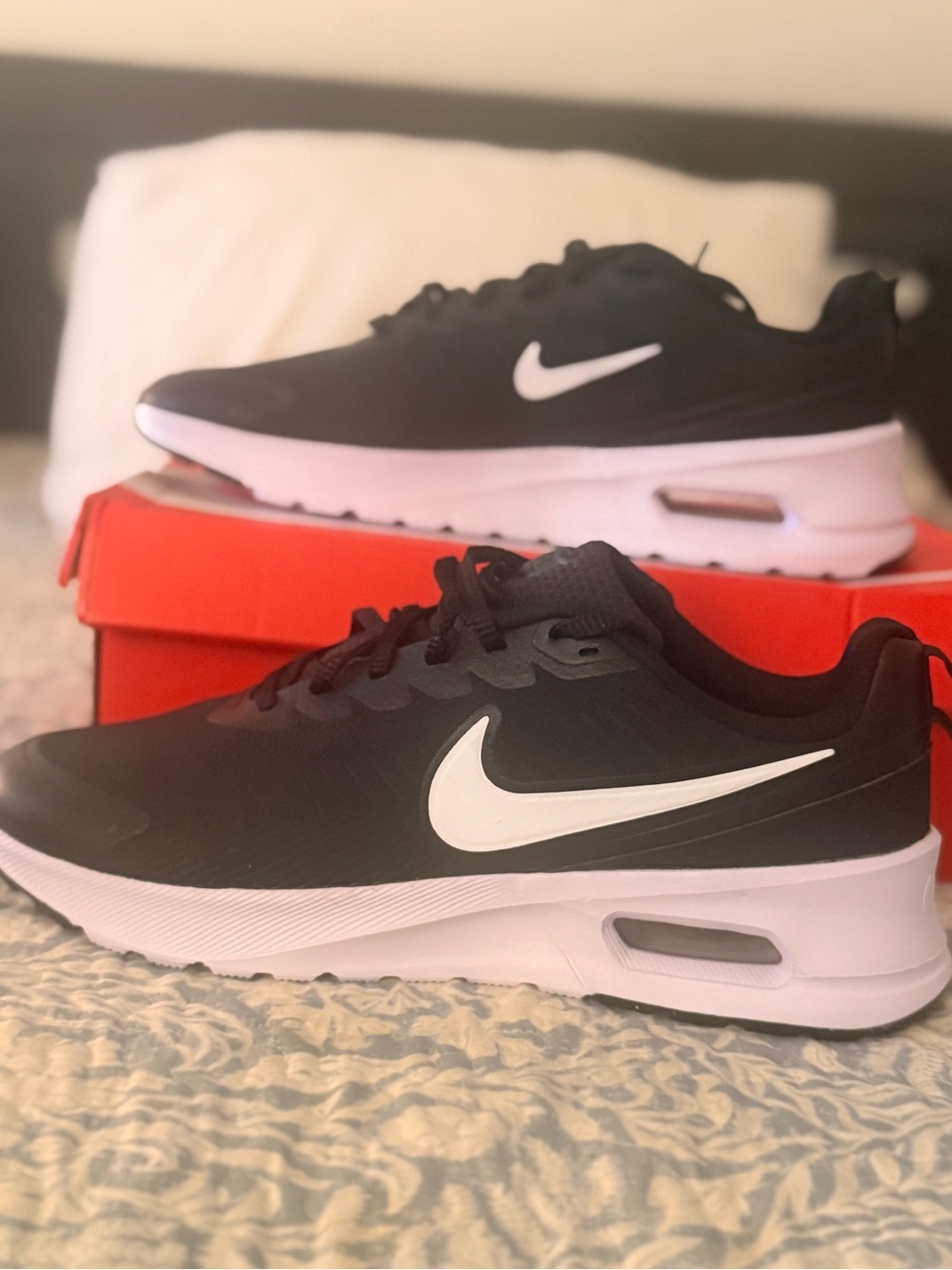 New size 11 Men Nike Air Max Nuaxis